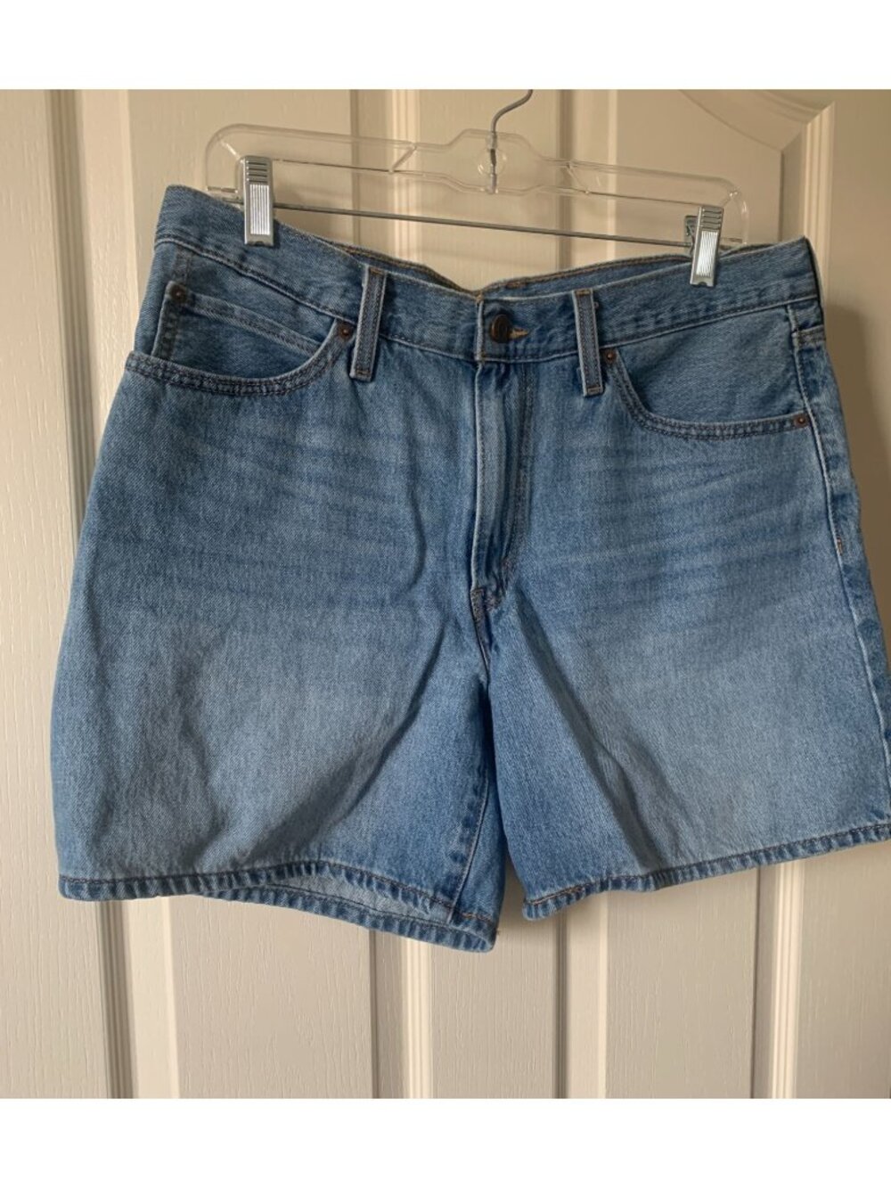 Vintage Levis 550 Denim High-Waisted Jean Shorts Blue Size L